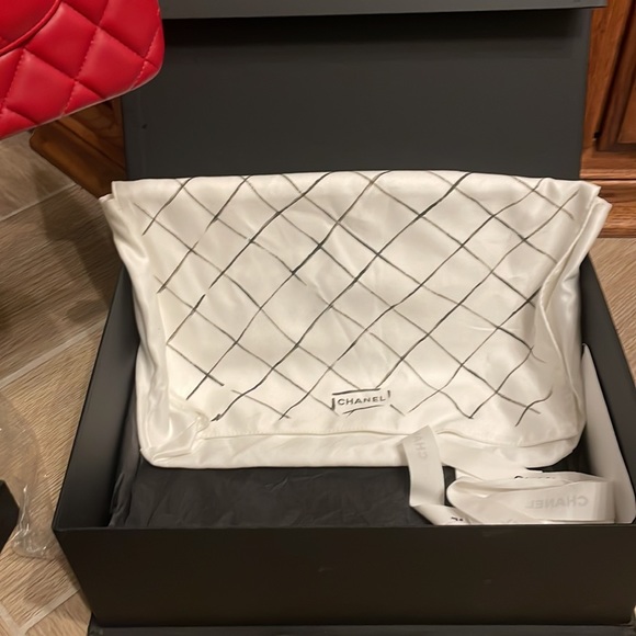 Chanel Red Purse - Picture 6 of 7